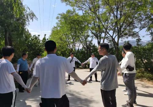 同心合力 突破自我